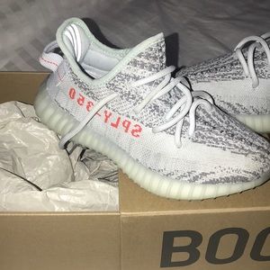 yeezy 350 v2 size 4